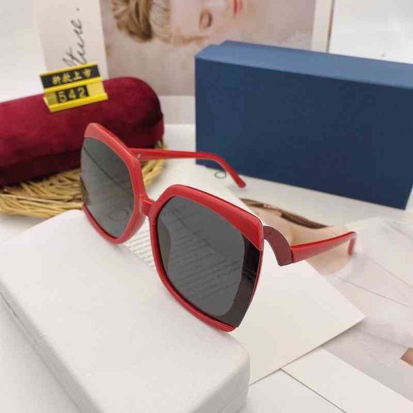 

sunglasses overseas 2022 women's street travel fashion glasses polarizing 542 with box, White;black