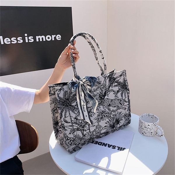 

tot high capacity new spring and summer pearl portable graffiti silk scarf cotton linen women's wholesale design purses online