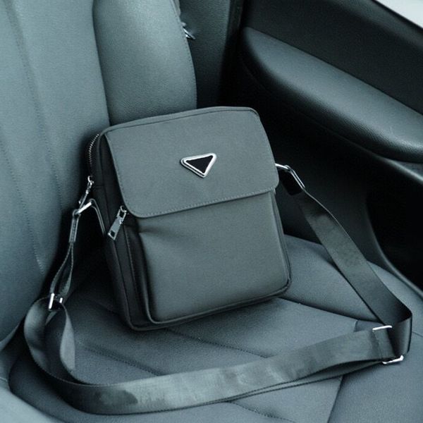 

luxurys mens cross body bag for men orignal briefcase leather designer shoulder bags handbag totes fashion elling classic messenger bags