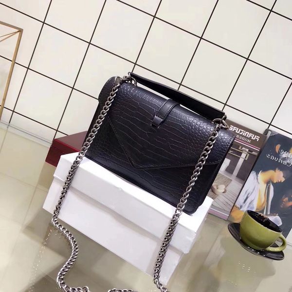 

2018 the fashionable new women's bag is made of fine quality and quality.