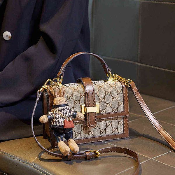 

2022 spring and autumn new retro chain small square bag trendy french niche fashion all match messenger bag y220421