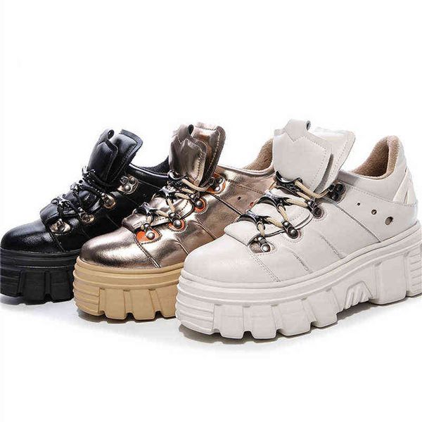 Zapatillas de deporte torpes de plataforma plana para mujer, zapatos informales con remaches de cuero de vaca brillante con aumento de altura de diseño a la moda para mujer 220711