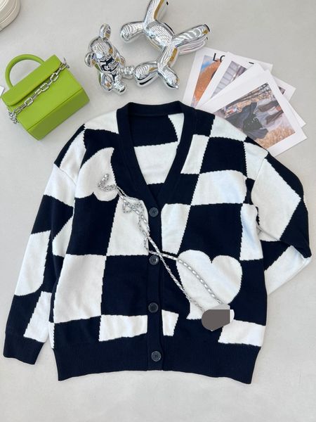 

729 2022 milan runway autumn summer brand same style sweater long sleeve crew neck cardigan plaid white striped pullover womens pingyi, White;black