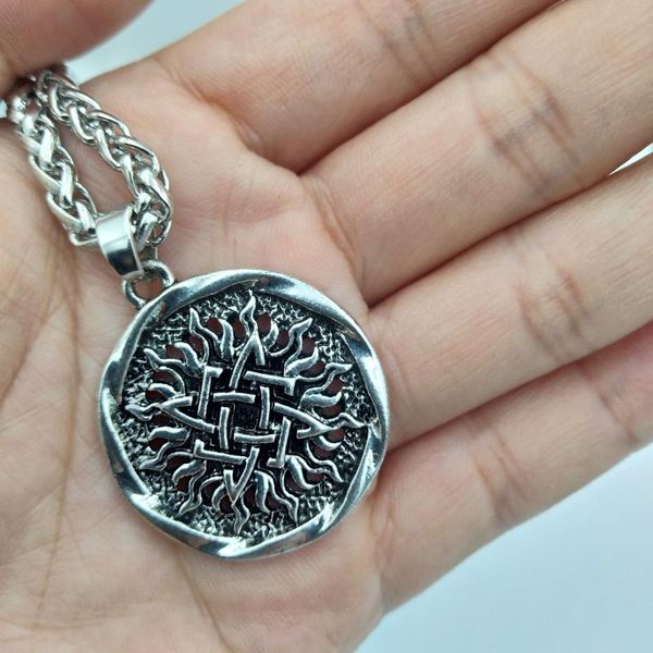 Collane con ciondolo Slavo Svarog Square Pagan Men Collana Russia Star Sun Flower Amuleto Antico Talismano JewelryPendant