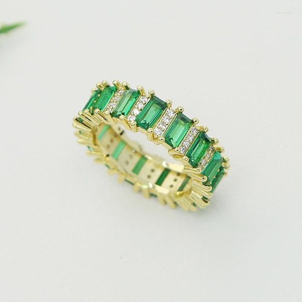 Alyanslar Buzlu Baget Dikdörtgen Kübik Zirkonya Yüzüğü Kadın Mücevherleri için Altın Renk Yeşil Çekerlik Band Yığın Parmağı Wynn22