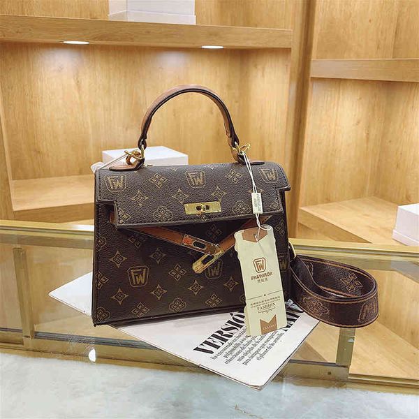 

factory outlet small bag 2022 new fashion one shoulder women's bag messenger versatile ins handbag