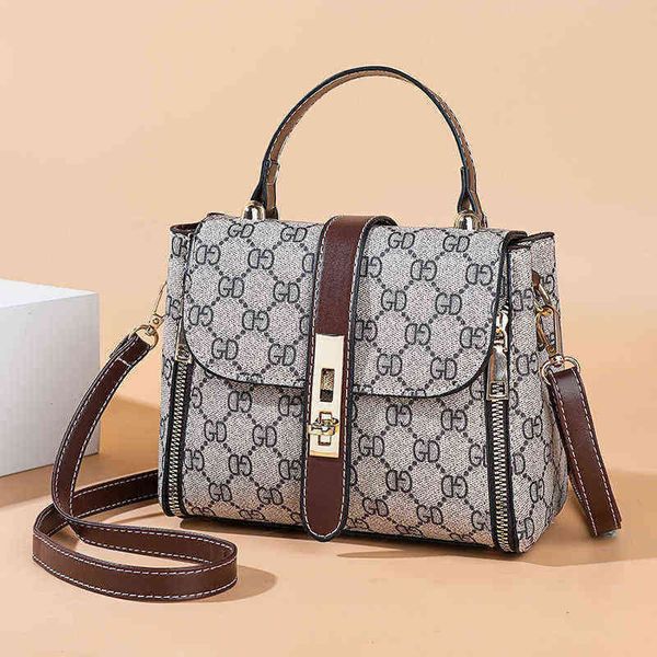 

factory direct sale foreign style handbag women's 2022 new fashion european and american printing fashion shoulder bag large capacity m