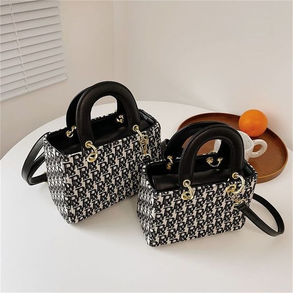 

new autumn princess new women's high-grade messenger fashion one hand 700 80% off purse sales