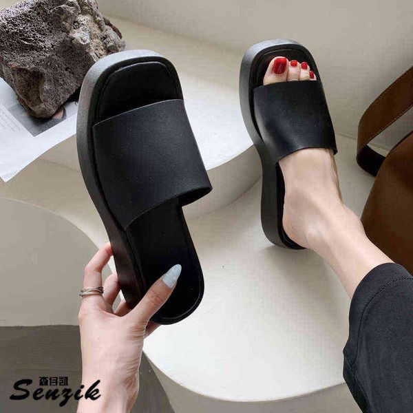 Dicke Sohlen Einfache Mode Coole Hausschuhe für Frauen 2022 Sommer Koreanische Version der Oberbekleidung Quadratische Zehe Ferse Strand Schuhe Y220412