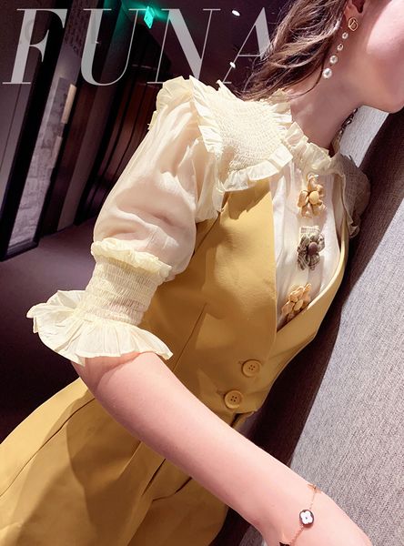 

two piece dress designer funani light luxury temperament suit 2022 summer fungus edge shirt suspender shorts elegant minority two-piece miwo, White