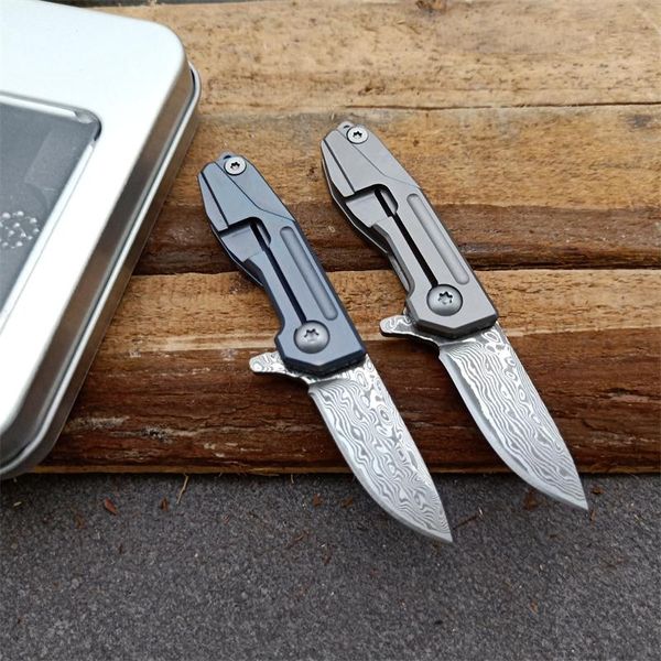 Nuovo arrivo Mini Damascuss Flipper Coltello tascabile VG10 Lama a goccia in acciaio di Damasco TC4 Manico in lega di titanio Cuscinetto a sfere Coltelli EDC con catena a catena