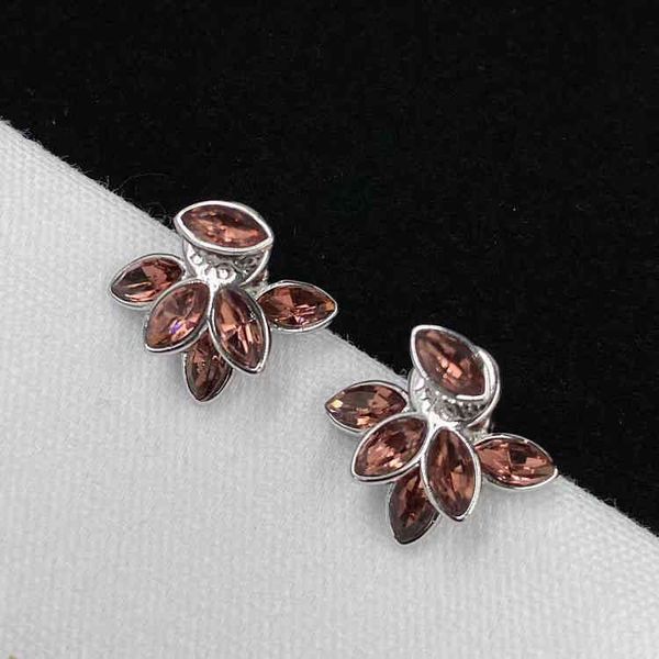 

factory wholesale simple and fashionable temperament women's net red live broadcast of the same leaf earrings, Golden
