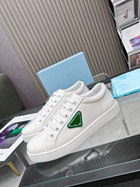 

2023 new luxury fashion sneaker men causal shoes fashion woman leather lace up sneakers white black mens womens 0502