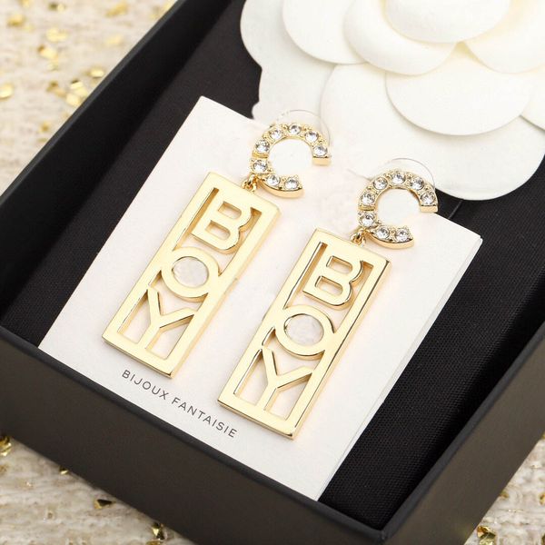 

2022 charm drop earring with words design rectangle shape and diamonds in 18k gold plated for women wedding jewelry gift have box stamp ps76, Golden