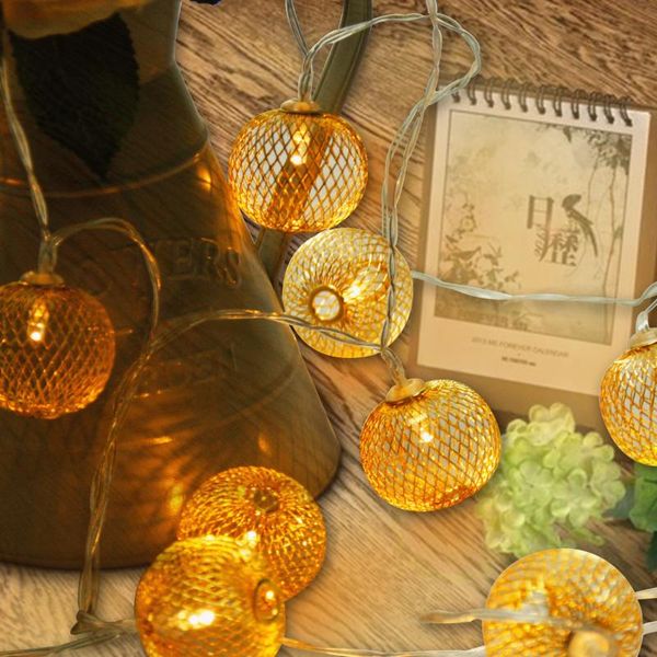 Stringhe da 13 piedi Luci a corde a LED Globe Fairy Golden Metal Sfere a batteria bianca calda per il patio Gardenled Stringsled