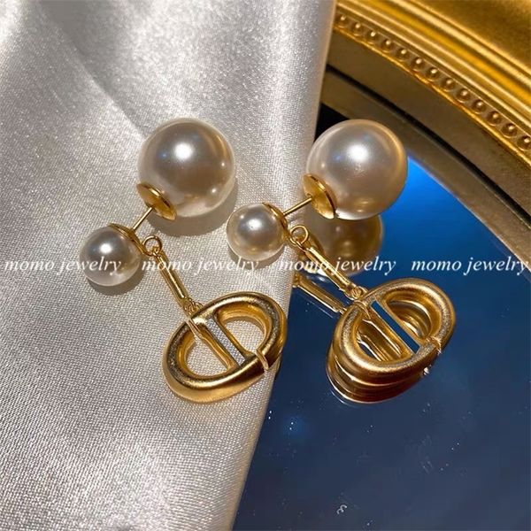 

80% off clearance baby the same letter pearl two earrings 2022 new style temperament versatile earrings female, Golden