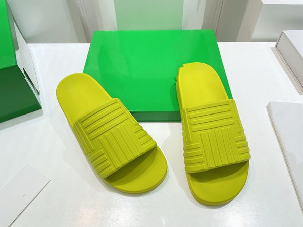 

designer slippers sandals smooth calfskin slipper women mens flat letter mules shoes fashionable easy-to-wear rubber bottom width slides 050, Black