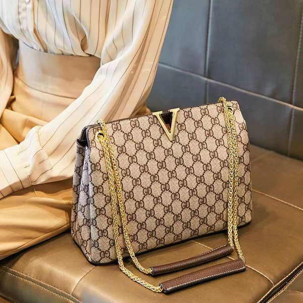 

2022 new underarm all-match chain shoulder bag v-shaped retro cowhide print