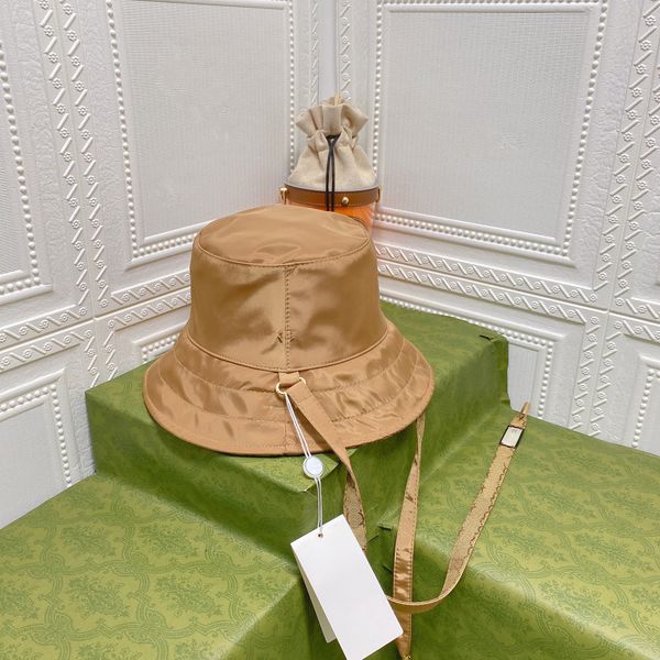 Os chapéus de pescador clássicos da moda podem ser usados em ambos os lados para homens e mulheres. É ótimo para combinar com a banda encolhível para sombreamento muito bom