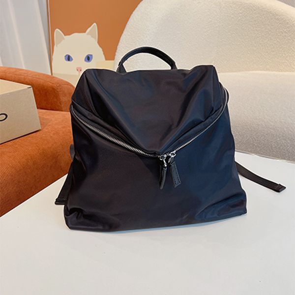 Дизайнеры роскоши высококачественные нейлоновые рюкзак мода мода мужская и женщина -то такая же портативная туристическая сумка с большой емкостью сумки сумки на плечах