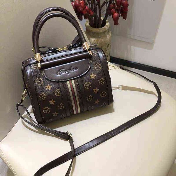 

factory outlet deals bag women's 2022 new versatile boston large capacity flower pillow single shoulder diagonal handbag