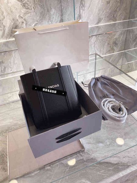 

luxury trend balencaigs shoulder handbags 21 b home tote bag solid color bucket large capacity shopping commuting simple single