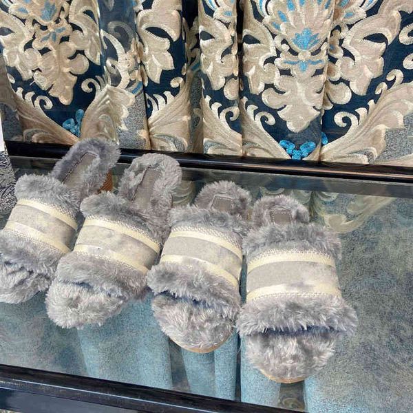 

sandals in autumn , the embroidered letters with a zigzag belt, indoor warm woolen slippers and women's thick heel cotton are worn, Black