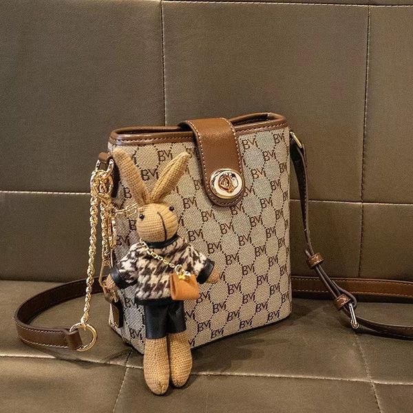 

Shoulder Bags FR7841 HBP, Brown