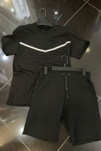 

summer desgienr men tracksuit short set t shirt fashion tees short sleeve tshirts mens sportwear beach shorts knee length loose asian size b, Gray