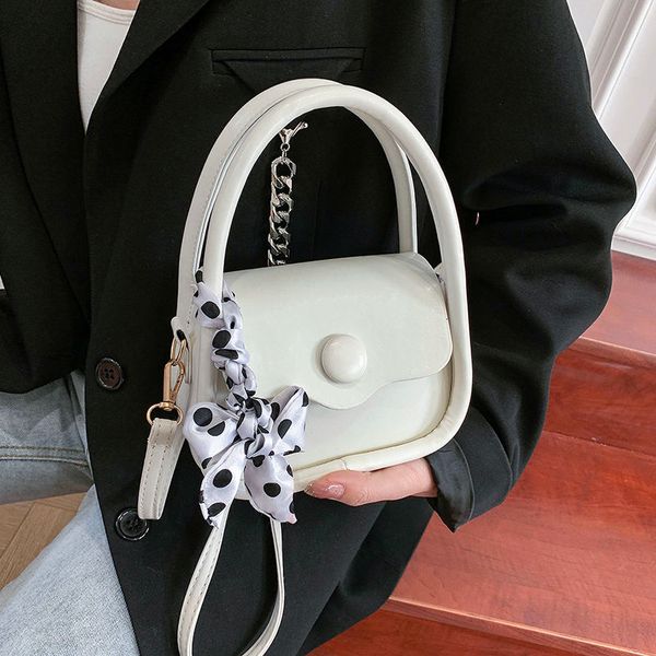 

this year's popular bags 2022 new trendy fashion high-end foreign style net red portable all-match one-shoulder messenger bag, Black;red