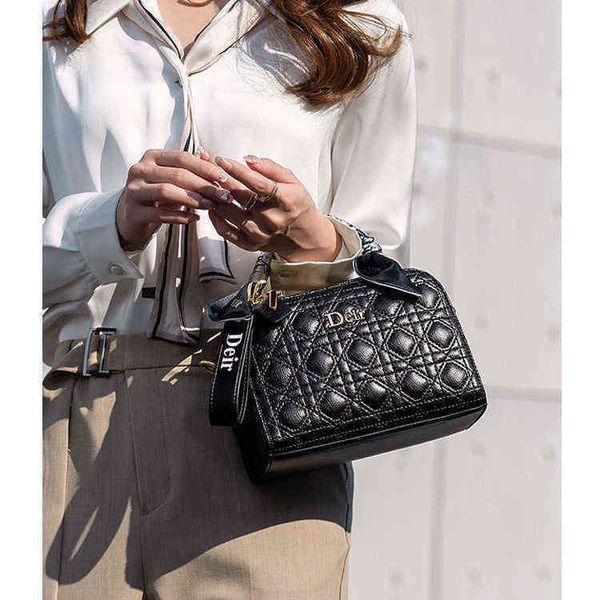 

fashion bag lingge cross 2022 fashionable new women's hand light luxury versatil