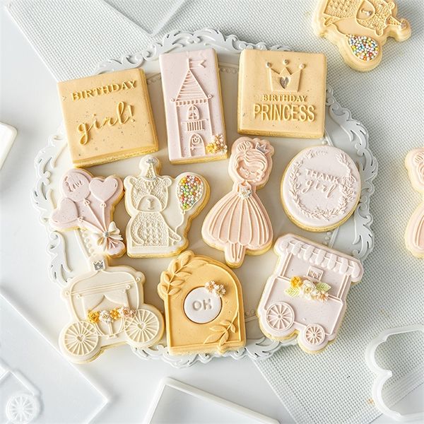 Princess Castle Cookie Press Stamp Happy Birthday Cake Strumento di decorazione Acrilico Cartone animato Stampo per biscotti Fondente Pasticceria Cookie Cutter 220815