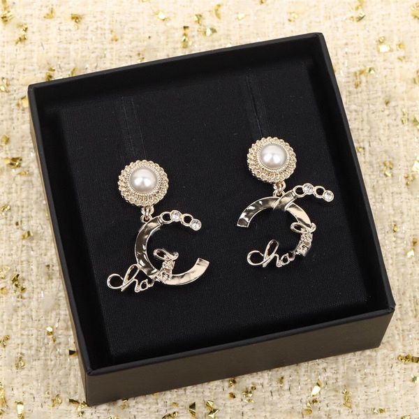 

2022 charm drop earring with words and sparkly diamond shell beads in 18k gold plated for women wedding jewelry gift h2898, Golden