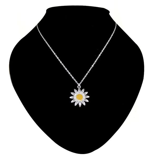 

two-color daisy sunflower small daisy sunflower collarbone short necklace, Silver