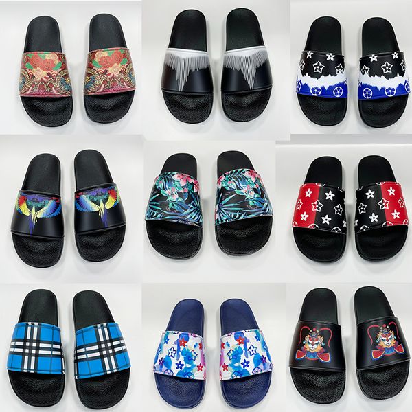 Altos slides de luxo Sapatos de grife sandálias Lady Women Slippers com flores corretas imprimindo couro de moda Men Plataform Sneakers 36-45
