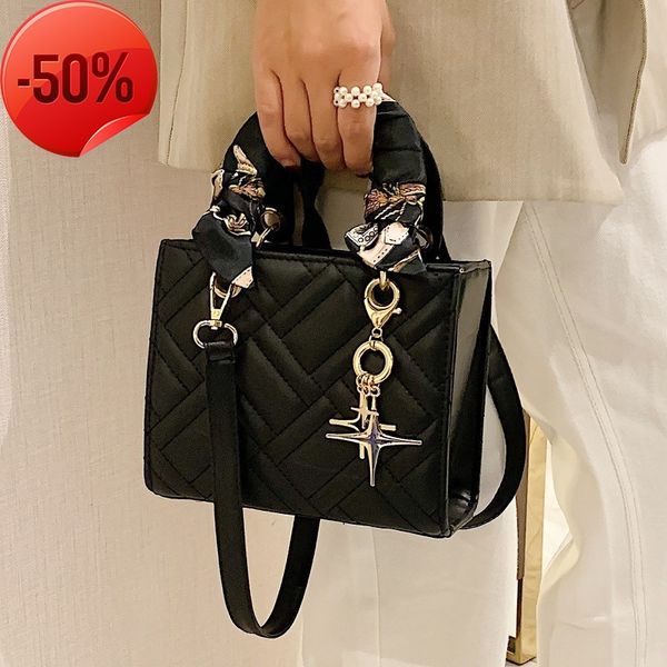 

the factory directly princs diana bag female winter new 2022 version fashion high-grade one shoulder msenger bag diamond embroidered thread