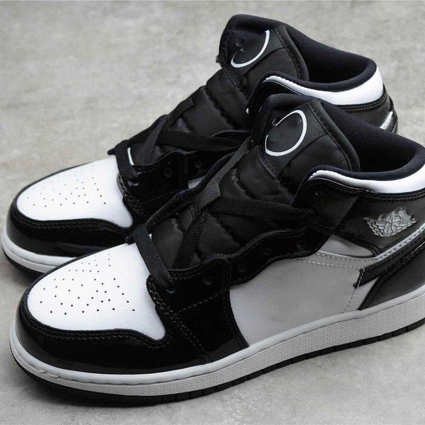 

shoes jumpman 1 mid se panda black white patent leather carbon fiber designer sneakers original