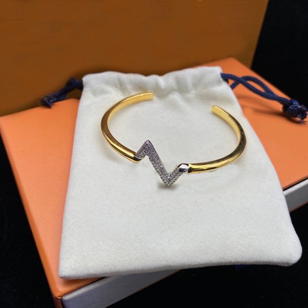 Bracciali oro designer designer di gioielli Bracciale di diamanti di moda di alta qualità per le donne adorano lettere braccialetti di lusso nuovo 22061704r