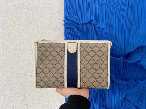 

designers design luxury men's bags, handbags and wallets.