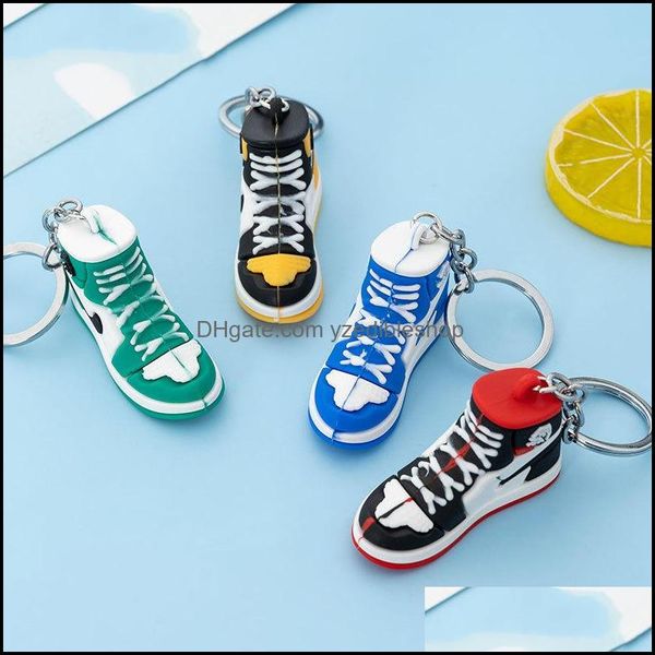 Portachiavi Accessori di moda 2022 Vendita di scarpe da ginnastica stereo di nuovo stile Ciondolo a bottone 3D Mini scarpe da basket Modello Decorazione in plastica morbida G