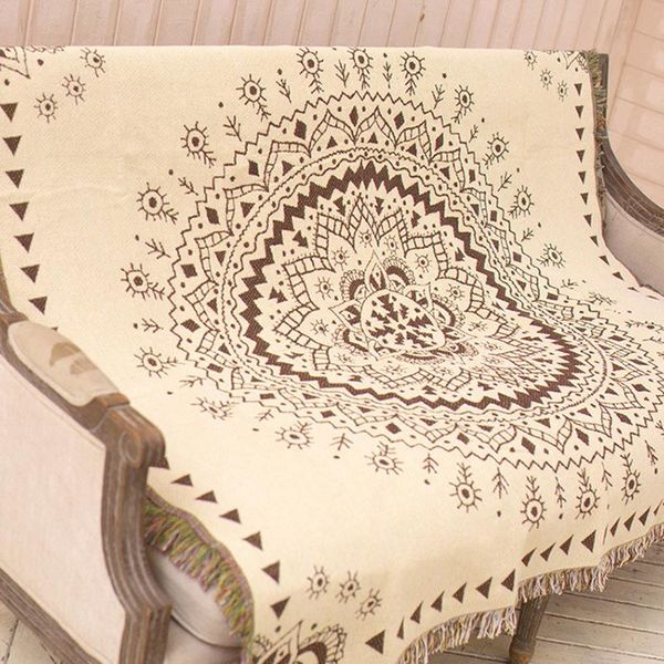Coperte Coperta per divano semplice europea Aria condizionata Pisolino per il tempo libero Asciugamano in cotone beige Letto Piatto a copertura totale FioriCoperte