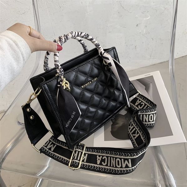 

factory online sales lingge women's 2022 new fashion versatile one shoulder messenger bag net red foreign style portable small square b