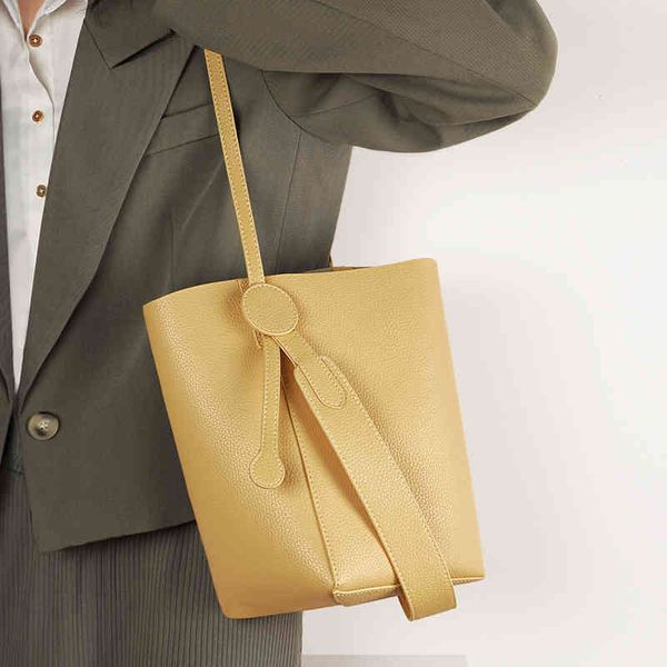 

commuter women's bag 2022 new type messenger niche design advanced feeling one shoulder cowhide tote bucket bag