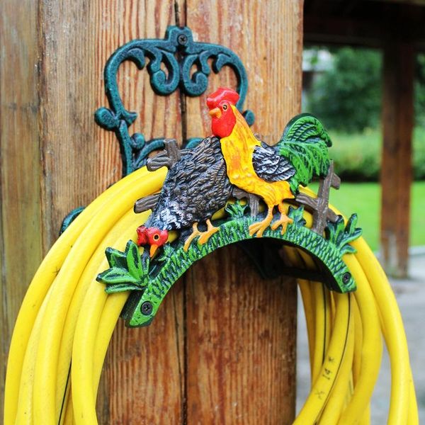 Oggetti decorativi Figurine Supporto per tubo flessibile in ghisa per impieghi gravosi Gallo dipinto a mano Gallina da giardino Gallo da parete Maggiordomo Pipa ad acqua Rac