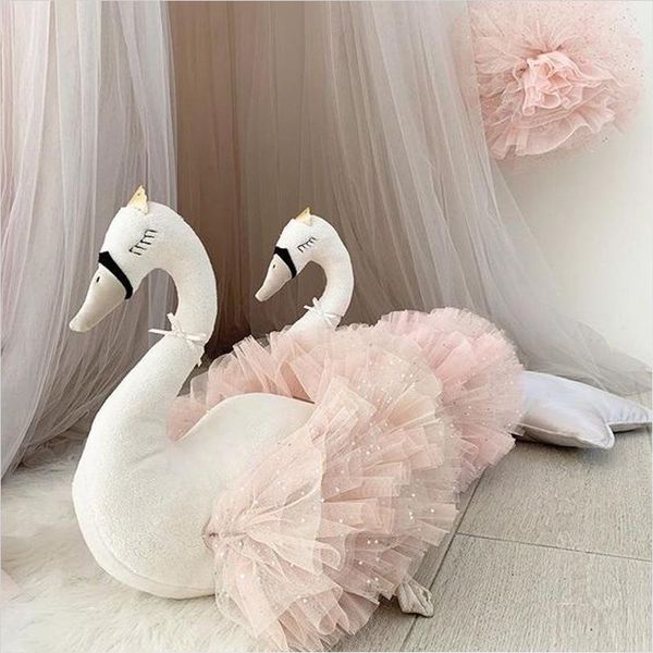 Almofada/travesseiro decorativo Ins estilo Crown Swan Doll Doll Pink e White Girl Children's Room Decoração Presente de Pógrafia Sofá Livi