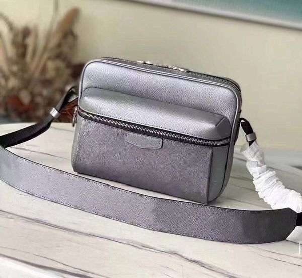 

designer new men's messenger bag is a fashionable choice for daily life