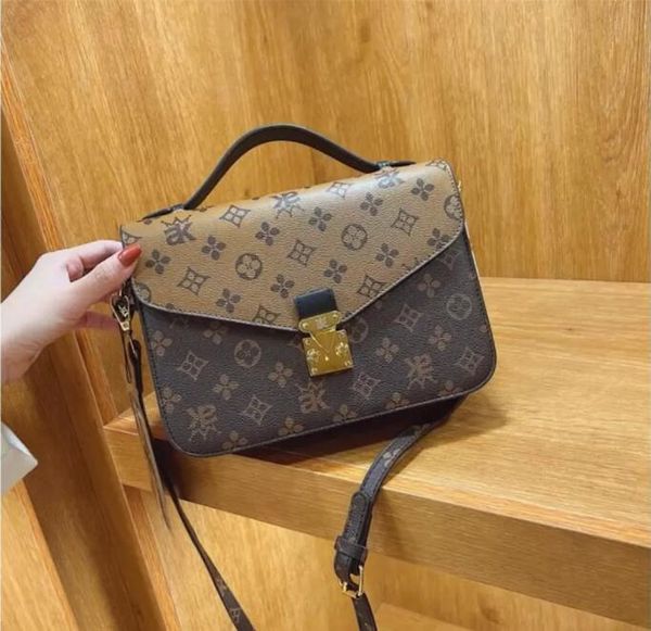 

luxurys designers crossbody bag women handbag pochette messenger bags oxidizing pu leather shoulder bags totes m40780