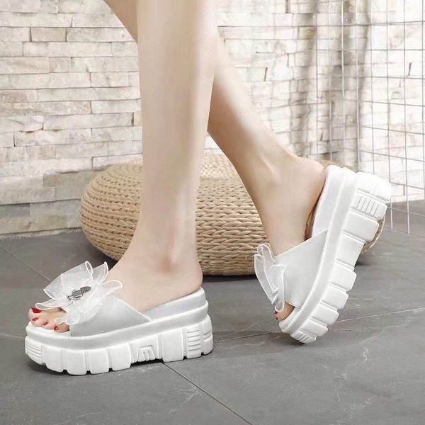 

school style slippers are made of leather fabric, Black