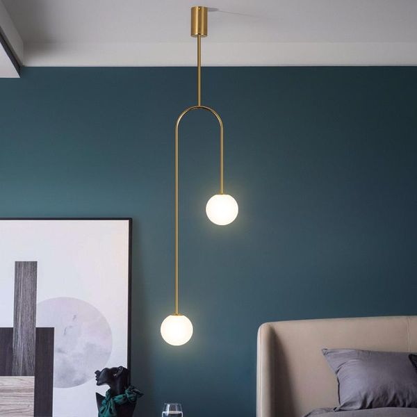 Lâmpadas pendentes de lustre de cabeceira nórdica da cama moderna minimalista criativa Luz de luxo Sala de estar de vidro pequeno