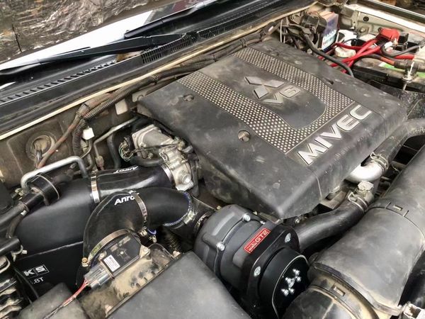 Mitsubishi Pajero 3.8L 3.0L V97 Power Upgrade HKS Mechanischer Kompressor-Modifikationssatz Anrot VT-Racing Passend für 6G72-Motor